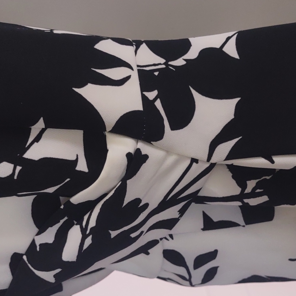 Bardot Black & White Floral Print Off the Shoulder Dress - Size 8 (M) - Picture 7 of 13